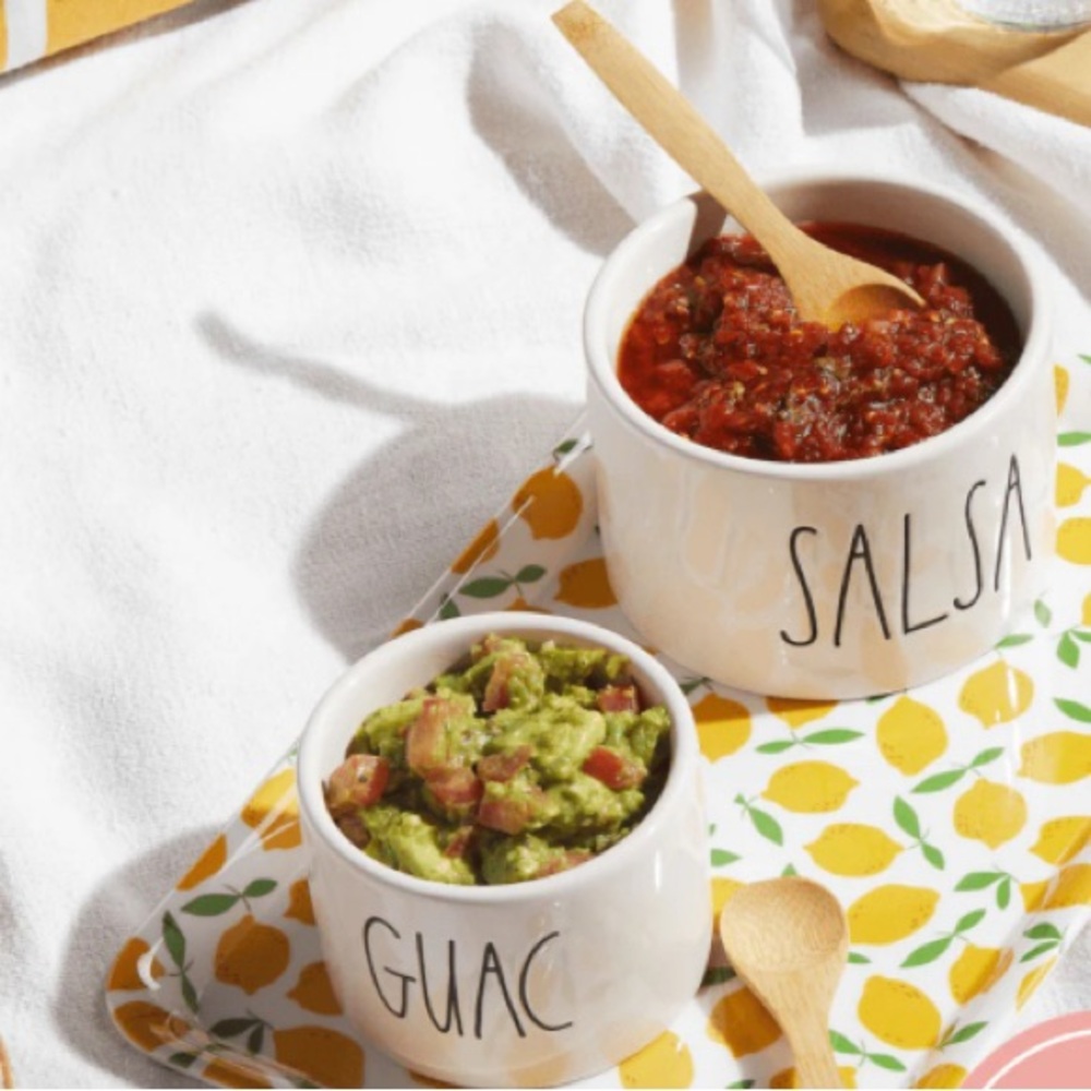 NWOT RAE DUNN ARTISAN GUAC + SALSA SET WITH 2
BAMBOO SPOONS